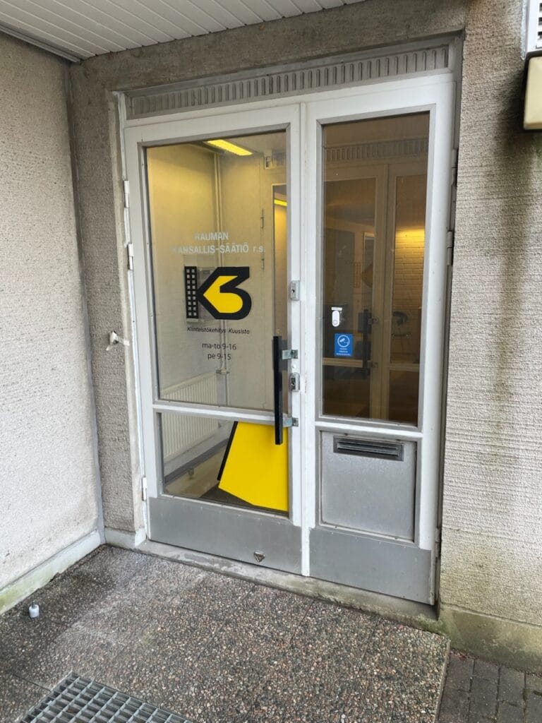 K3-Isännöinti - ulko-ovi